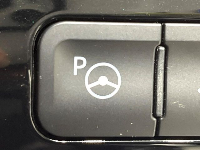 【駐車支援システム】駐車スペースを検知し、スムーズな駐車をアシスト。狭いスペースへの駐車など、駐車に自信の無い方におすすめの機能です♪