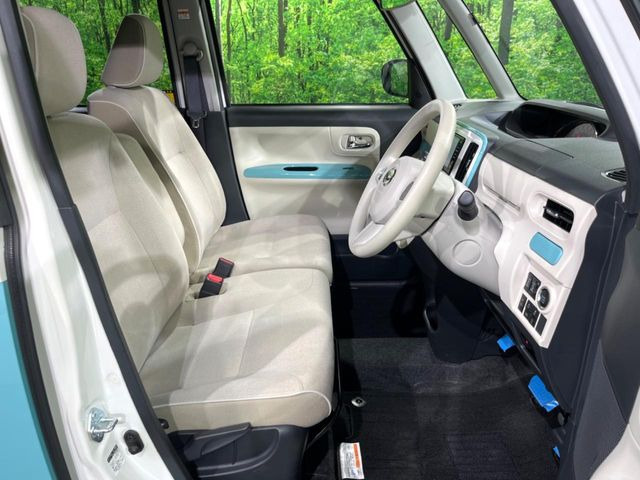 運転席まわりには十分なスペースがあり、大柄な方でもゆったり運転していただける環境です。