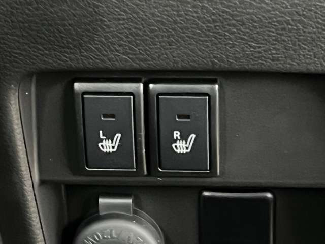 運転席、助手席側シートヒーターで座席ポカポカ!