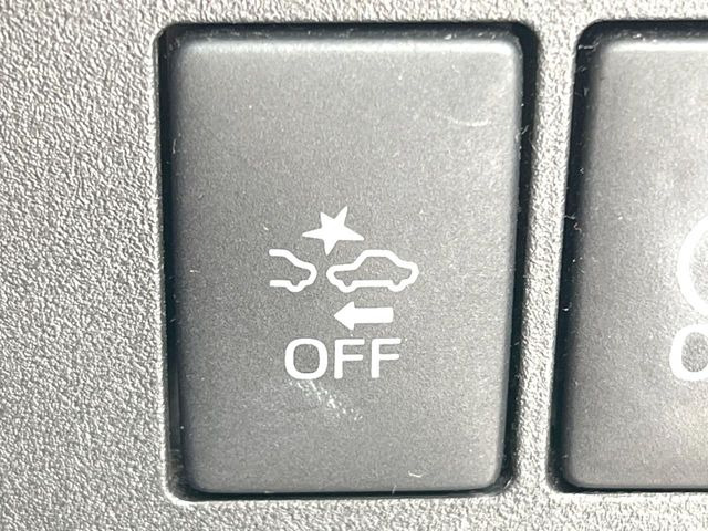 【スマートアシスト】走行中に前方の車両等を認識し、衝突しそうな時は警報とブレーキで衝突回避と被害軽減をアシスト。より安全にドライブをお楽しみいただけます。