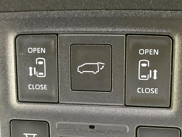 【パワーバックドア】スマートキーや運転席のボタンを押すだけでリアゲートが自動で開閉します!荷物を持っている時や、高い位置にあるバックドアを閉める際に便利な機能です♪