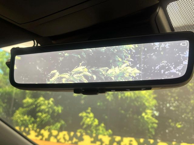 【デジタルインナーミラー】後席の大きな荷物や同乗者で後方が確認しづらい時でも安心!カメラが撮影した車両後方の映像をルームミラー内に表示。クリアな視界で状況の確認が可能です!