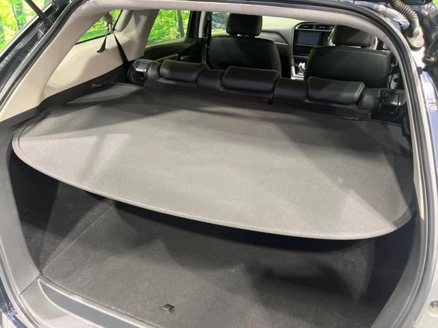 【トノカバー】デッキに積み込んだ荷物を雨風や盗難のリスクから守るトノカバーを装備。気兼ねなく荷物を積み込んでお使いいただけます。