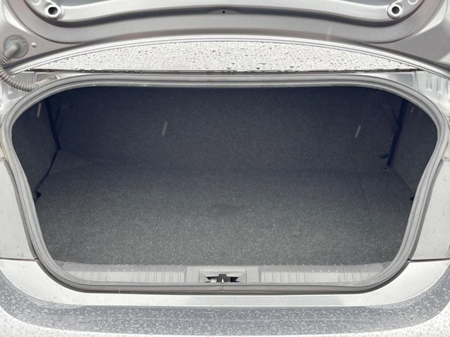 普段のお買い物や通勤、送迎等に十分な荷室スペースを確保しております。