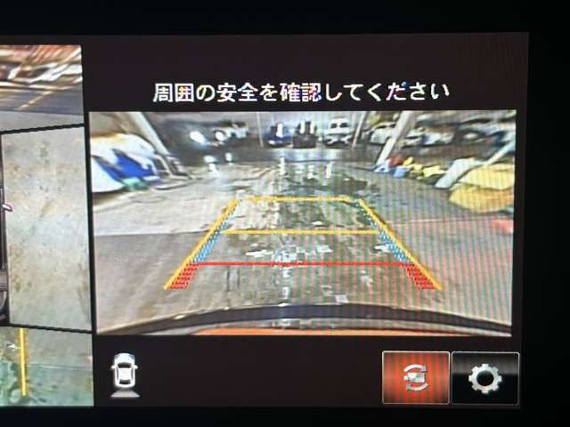 【バックカメラ】運転席から画面上で安全確認ができます。駐車が苦手な方にもオススメな便利機能です。