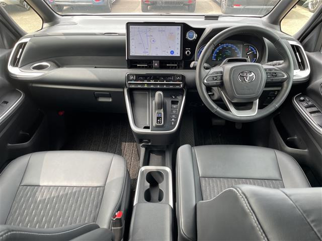 ノア1.8 ハイブリッド X E-Four 4WD