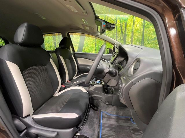 運転席シート廻りは使用感も少なく、良好な状態となっています。丁寧に使われていたことがよくわかりますね。