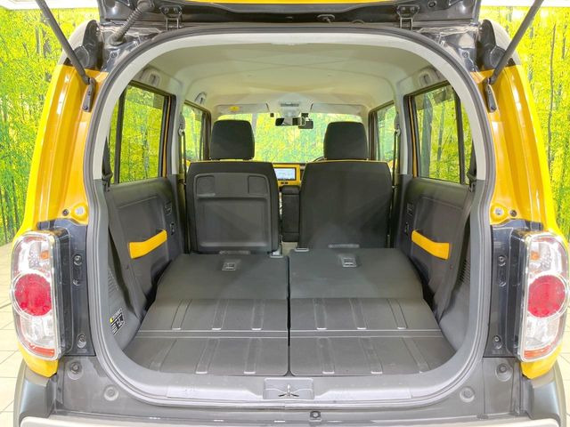 普段のお買い物や通勤、送迎等に十分な荷室スペースを確保しております。セカンドシートを倒すと、大きな荷物の積載も可能です♪