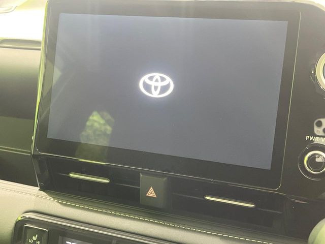 【10.5インチナビ】高級感とインパクトのある大画面ナビを装備。各種オーディオ操作はもちろん、スマホ連携もできる利便性の高いナビです♪