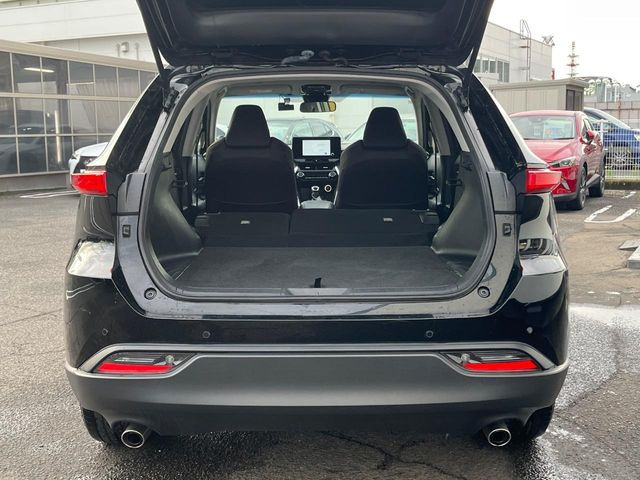 後席を格納すると、これだけの広さが!シーンに合わせたシートアレンジで、大きな荷物も積むことが出来ます♪