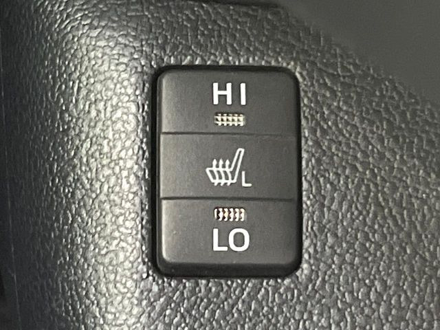 【シートヒーター】寒い日に重宝するシートヒーター!エアコンより早く温まってくれるので寒がりの人も安心ですね♪エアコンの温風は乾燥するから苦手、という方にもをおすすめです。