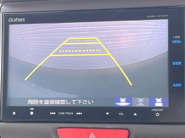 【バックカメラ】駐車時に後方がリアルタイム映像で確認できます。大型商業施設や立体駐車場での駐車時や、夜間のバック時に大活躍!運転スキルに関わらず、今や必須となった装備のひとつです!