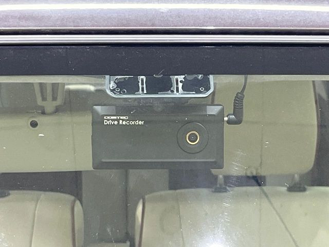 【ドライブレコーダー】ドライブレコーダー装備!走行中はもちろん、あおり運転や事故に遭遇した際、映像で記録し、万一のリスクに備えます。※記録用SDカードはお客様ご自身でご準備いただく必要があります。