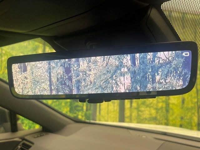 【デジタルインナーミラー】後席の大きな荷物や同乗者で後方が確認しづらい時でも安心!カメラが撮影した車両後方の映像をルームミラー内に表示。クリアな視界で状況の確認が可能です!