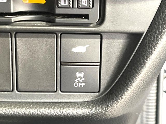 【パワーバックドア】スマートキーや運転席のボタンを押すだけでリアゲートが自動で開閉します!荷物を持っている時や、高い位置にあるバックドアを閉める際に便利な機能です♪