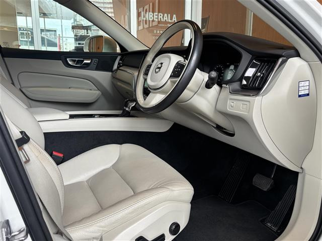 XC60D4 AWD モメンタム ディーゼル 4WD