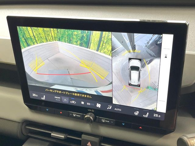 【パノラミックビューモニター】専用のカメラにより、上から見下ろしたような視点で360度クルマの周囲を確認することができます☆死角部分も確認しやすく、狭い場所での切り返しや駐車もスムーズに行えます。
