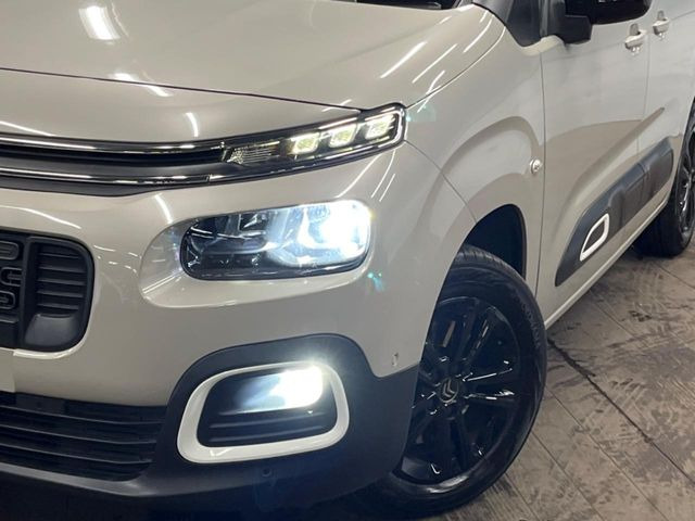 ��LED�w�b�h���C�g:��ԑ��s�����ǍD�Ȏ��E���m�ۂ����S���ĉ^�]�ł��鍂�P�xLED�w�b�h���C�g�𑕔�!�_�����x�������A����d�͂��}�����Ă��܂��B
