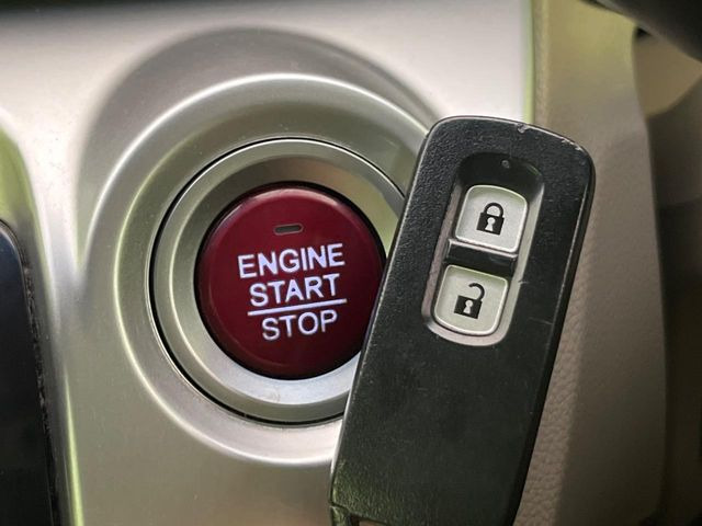 �yHonda�X�}�[�g�L�[�z�J�o����|�P�b�g�ɓ��ꂽ�܂܂ł��h�A�̎{���E�������\�ȃX�}�[�g�L�[�𑕔��B�G���W���̃I���E�I�t�����J�M�����o���K�v����������Ƃ��Ă��֗��ł���