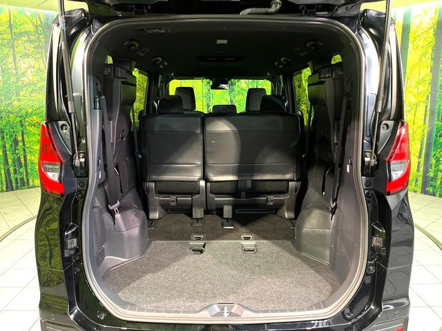 普段のお買い物や通勤、送迎等に十分な荷室スペースを確保しております。セカンドシートを倒すと、大きな荷物の積載も可能です♪