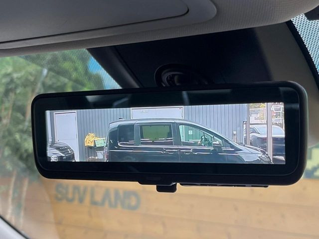 【デジタルインナーミラー】後席の大きな荷物や同乗者で後方が確認しづらい時でも安心!カメラが撮影した車両後方の映像をルームミラー内に表示。クリアな視界で状況の確認が可能です!