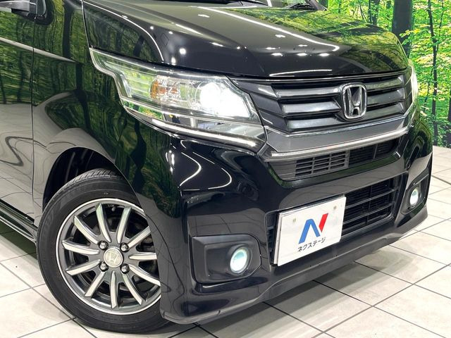 【HIDヘッドライト】非常に明るく前方を照らしてくれるので、悪天候や夜間の走行時も視界良好で安心してお乗りいただけます。