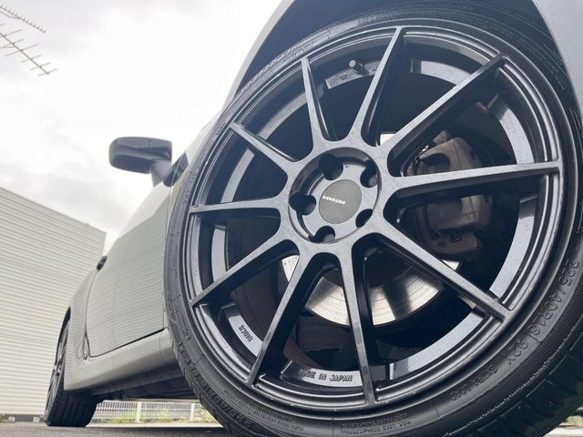 【POTENZA製18インチアルミホイール】大人気メーカーのホイールを装備♪軽量・高硬度のアルミホイールは、ハンドリング・加速など、走りの質を向上してくれます♪