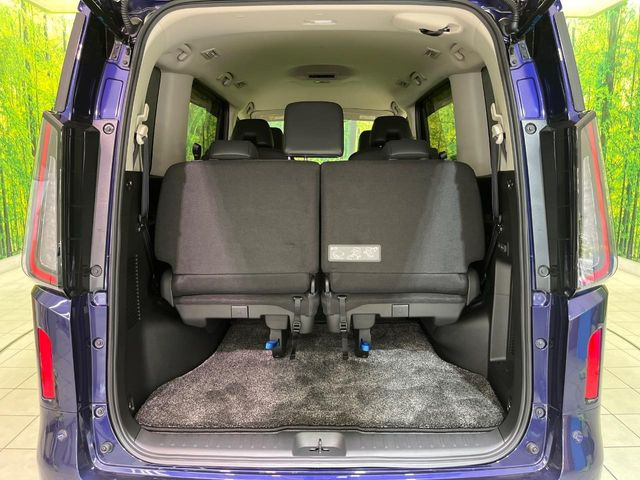 普段のお買い物や通勤、送迎等に十分な荷室スペースを確保しております。セカンドシートを倒すと、大きな荷物の積載も可能です♪