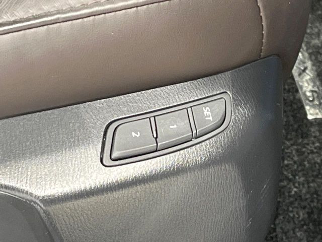 【メモリー機能付きパワーシート】ドライバーごとに設定したシート位置を記憶して、ボタン一つで切り替えできる便利な機能!運転する方が複数名いらっしゃるご家庭におすすめです♪