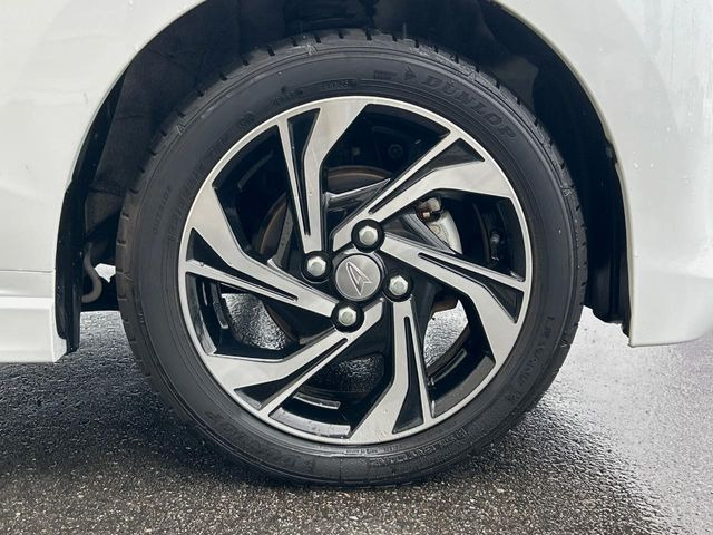 �y����15�C���`�A���~�z�C�[���z�O�ςɃ}�b�`���������A���~�z�C�[���𑕒����Ă���܂��B�e��ЊO�A���~�z�C�[����A�X�^�b�h���X�^�C�����戵�����Ă���܂��B���񂲑��k����������