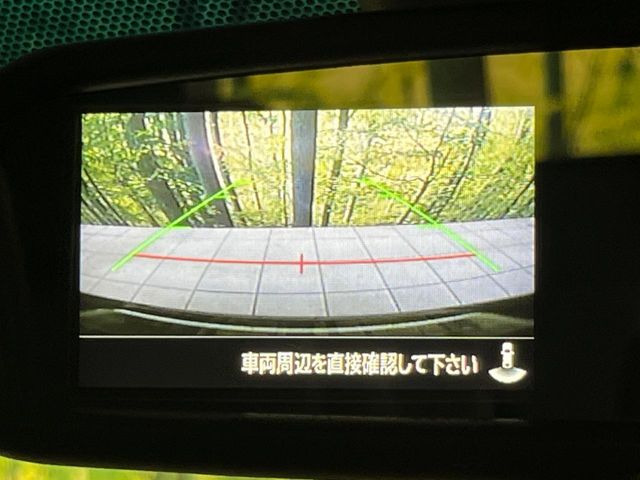 【バックカメラ】駐車時に後方がリアルタイム映像で確認できます。大型商業施設や立体駐車場での駐車時や、夜間のバック時に大活躍!運転スキルに関わらず、今や必須となった装備のひとつです!