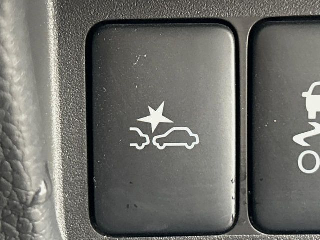 【エマージェンシーブレーキ】走行中に前方の車両等を認識し、衝突しそうな時は警報とブレーキで衝突回避と被害軽減をアシスト。より安全にドライブをお楽しみいただけます。