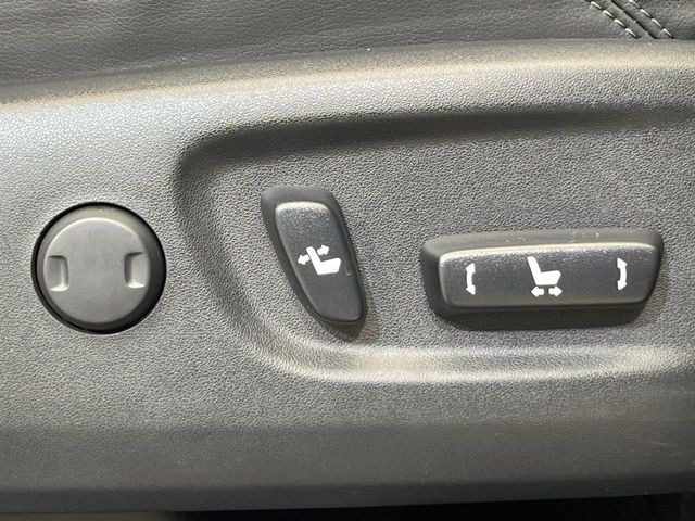 【パワーシート】スイッチ一つで簡単にシートの微調整が可能!電動だから力もいりません!快適なシートポジションにセットして、快適なドライブをお楽しみください。