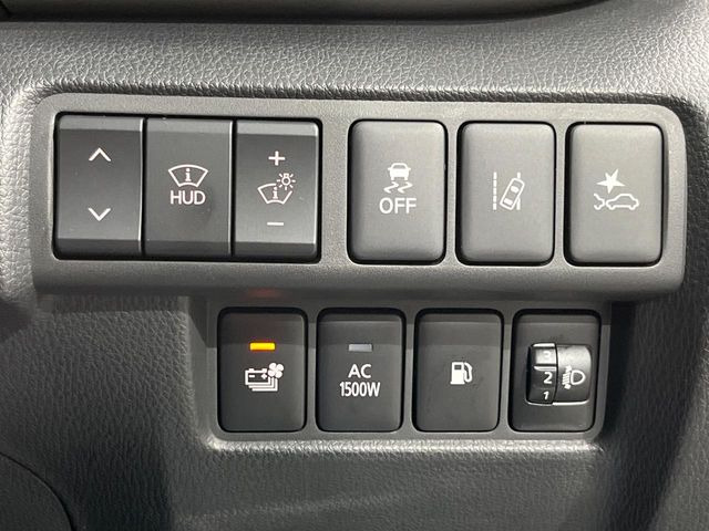 【三菱e-Assist】走行中に前方の車両等を認識し、衝突しそうな時は警報とブレーキで衝突回避と被害軽減をアシスト。より安全にドライブをお楽しみいただけます。