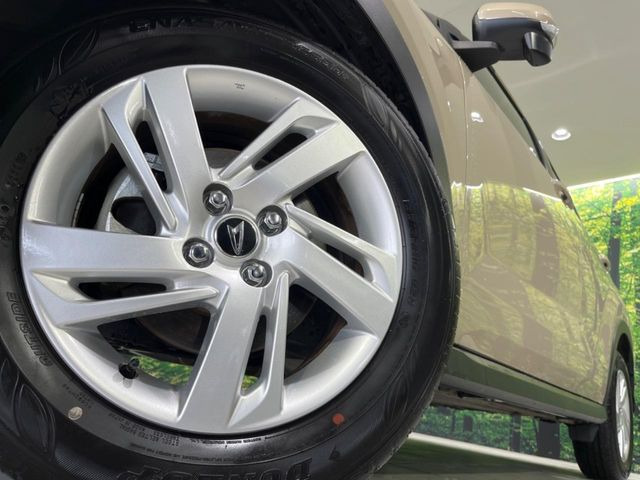 �y����16�C���`�A���~�z�C�[���z�O�ςɃ}�b�`���������A���~�z�C�[���𑕒����Ă���܂��B�e��ЊO�A���~�z�C�[����A�X�^�b�h���X�^�C�����戵�����Ă���܂��B���񂲑��k����������