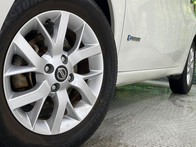 �y�����A���~�z�C�[���z�O�ςɃ}�b�`���������A���~�z�C�[���𑕒����Ă���܂��B�e��ЊO�A���~�z�C�[����A�X�^�b�h���X�^�C�����戵�����Ă���܂��B���񂲑��k����������