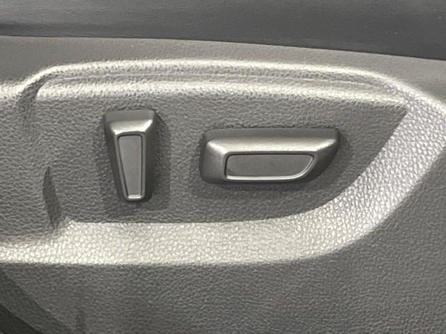【パワーシート】スイッチ一つで簡単にシートの微調整が可能!電動だから力もいりません!快適なシートポジションにセットして、快適なドライブをお楽しみください。