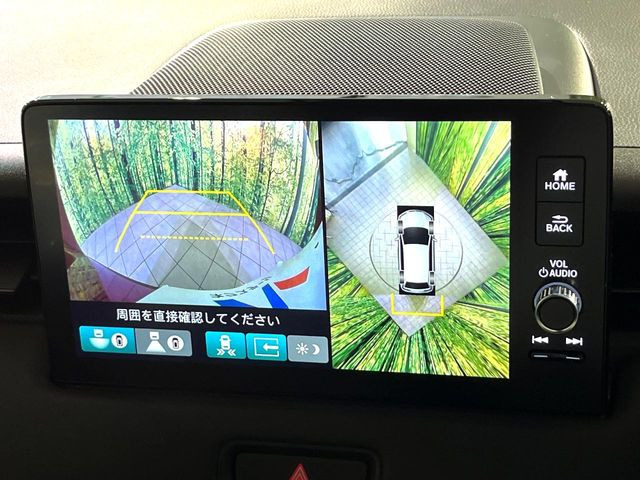 【マルチビューカメラシステム】専用のカメラにより、上から見下ろしたような視点で360度クルマの周囲を確認することができます☆死角部分も確認しやすく、狭い場所での切り返しや駐車もスムーズに行えます。