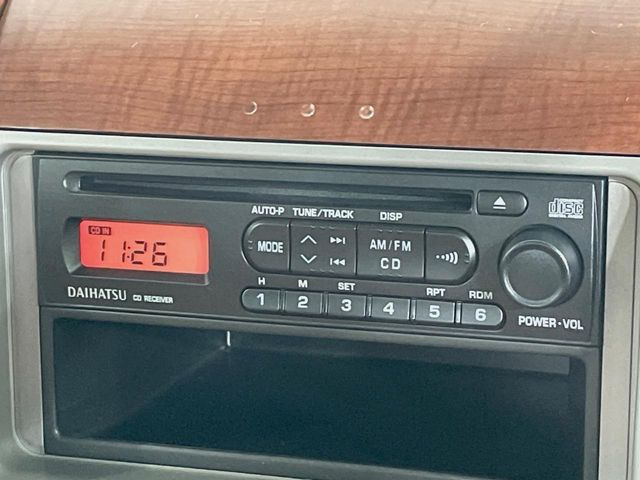 お好きな音楽を車内でお楽しみいただけます♪スピーカー交換・ウーハー追加などの音質向上や、最新ナビ・後席モニター等の取り付けも是非ご相談ください!