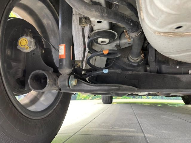 お車を安心してお乗りいただく為には、足回りの定期点検が欠かせません。サービスサポート(有償保証)では無料点検もご提供しており、安心のカーライフをお過ごしいただけるサポート体制が整っています。
