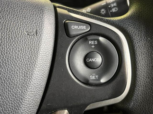 【クルーズコントロール】高速道路もラクラク走行。アクセルを離しても一定速度で走行ができ、長距離運転時の負担を軽減!加速・減速も簡単なスイッチ操作で調整できます。