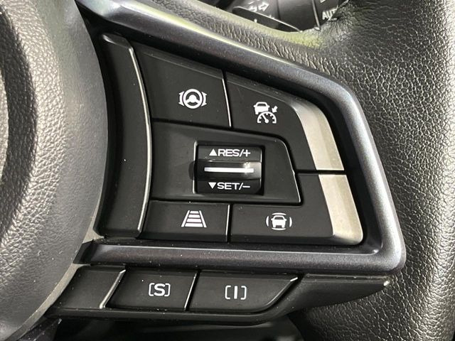 【全車速追従機能付クルーズコントロール】高速道路での長距離走行が楽に!!自動で速度を保つクルーズコントロールが、衝突軽減システムと連携し、前方の車両を感知して車間を保つように速度調節してくれます!!