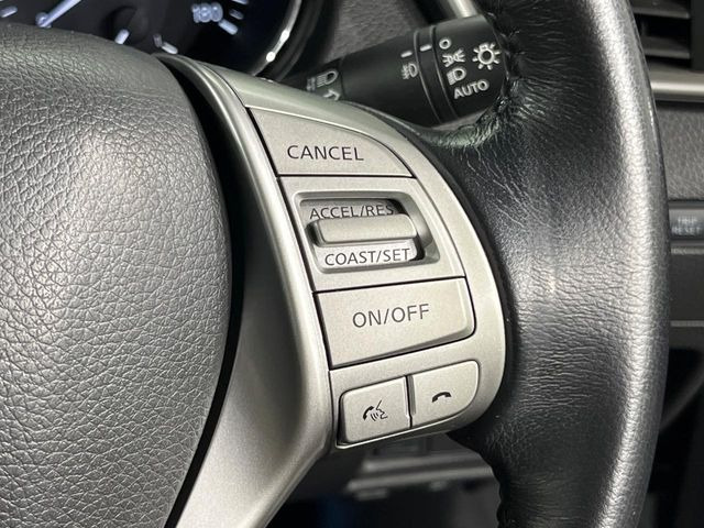 【クルーズコントロール】高速道路もラクラク走行。アクセルを離しても一定速度で走行ができ、長距離運転時の負担を軽減!加速・減速も簡単なスイッチ操作で調整できます。