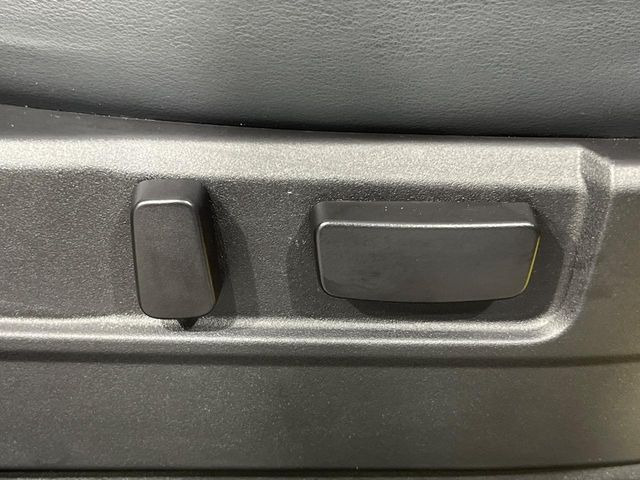 【パワーシート】スイッチ一つで簡単にシートの微調整が可能!電動だから力もいりません!快適なシートポジションにセットして、快適なドライブをお楽しみください。