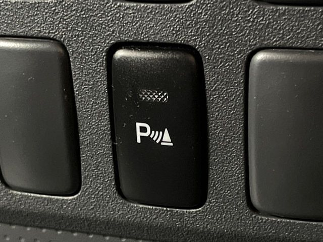 【コーナーセンサー】バンパーに付いたセンサーが障害物を検知!一定の距離に近づくとアラートで教えてくれます♪狭い駐車スペースや車庫入れ時も安心ですね☆