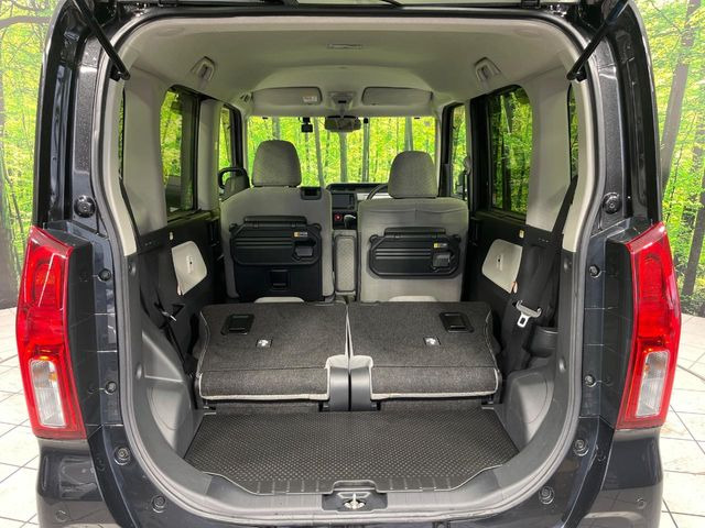 普段のお買い物や通勤、送迎等に十分な荷室スペースを確保しております。セカンドシートを倒すと、大きな荷物の積載も可能です♪