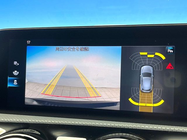 ●ガイドライン付きバックカメラ:不安な駐車もこれで安心!ガイドライン付きなので狭い箇所での駐車もラクラクです!