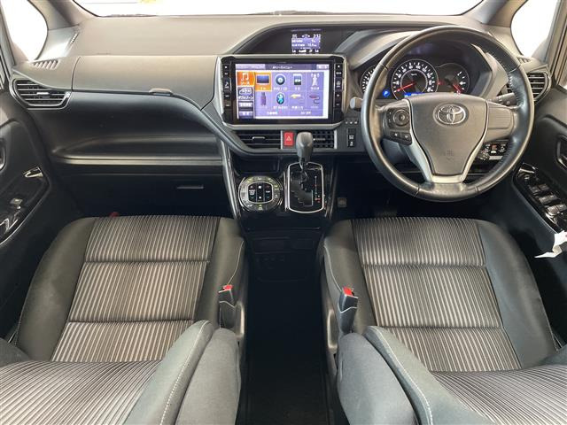 ヴォクシー2.0 ZS 4WD