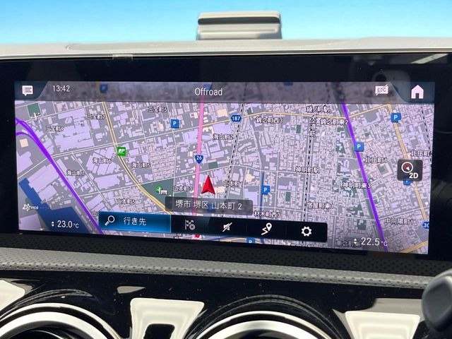 ●純正ナビ:一体感のあるナビは、高級感ある車内を演出してくれます。Bluetooth再生などオーディオ機能も充実しておりますので、運転もより楽しめます♪