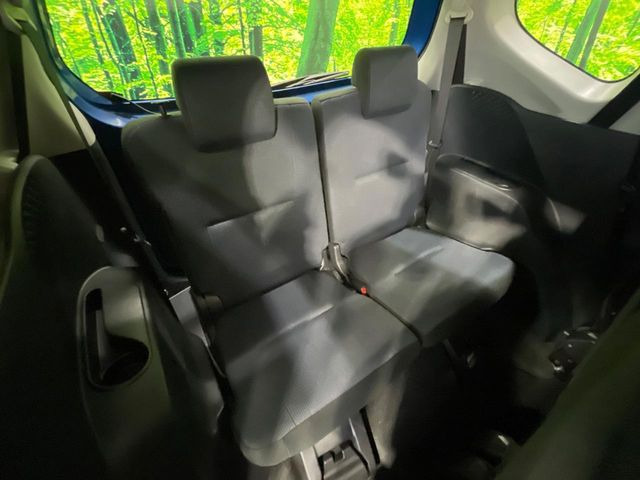 3列目シートはもちろん状態良好☆大人でもゆったりと座って頂けますので、大人数でのお出かけもラクラクです♪ご家族で、気の知れた仲間で、ドライブに行くのが楽しみですね♪